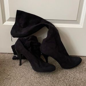 Guess size 11 Black Suede